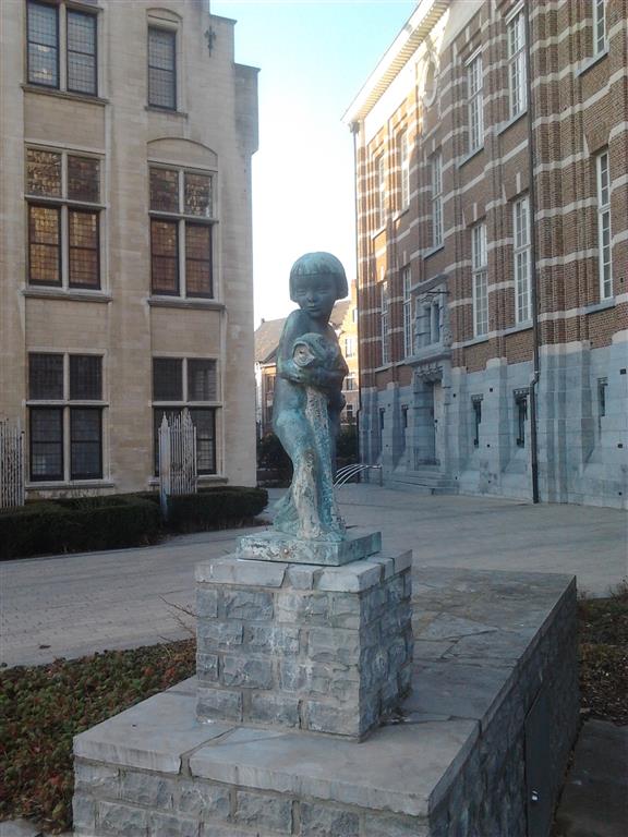 Article 201502151900: standbeeld te Dendermonde: kind met vis