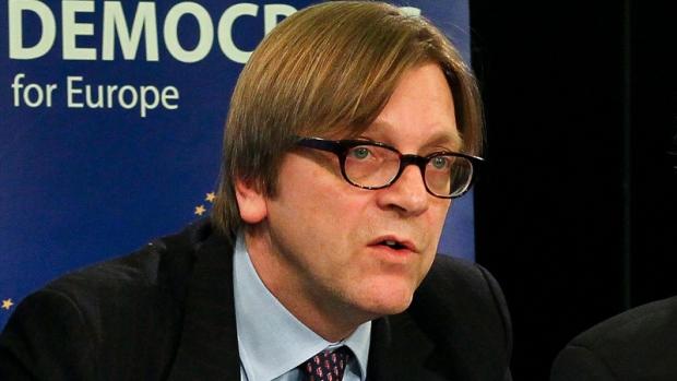 Article 201512090110: 13 mei 2014 10:00, in: Bijklussen Verhofstadt Kandidaat-voorzitter EC klust voor tonnen bij